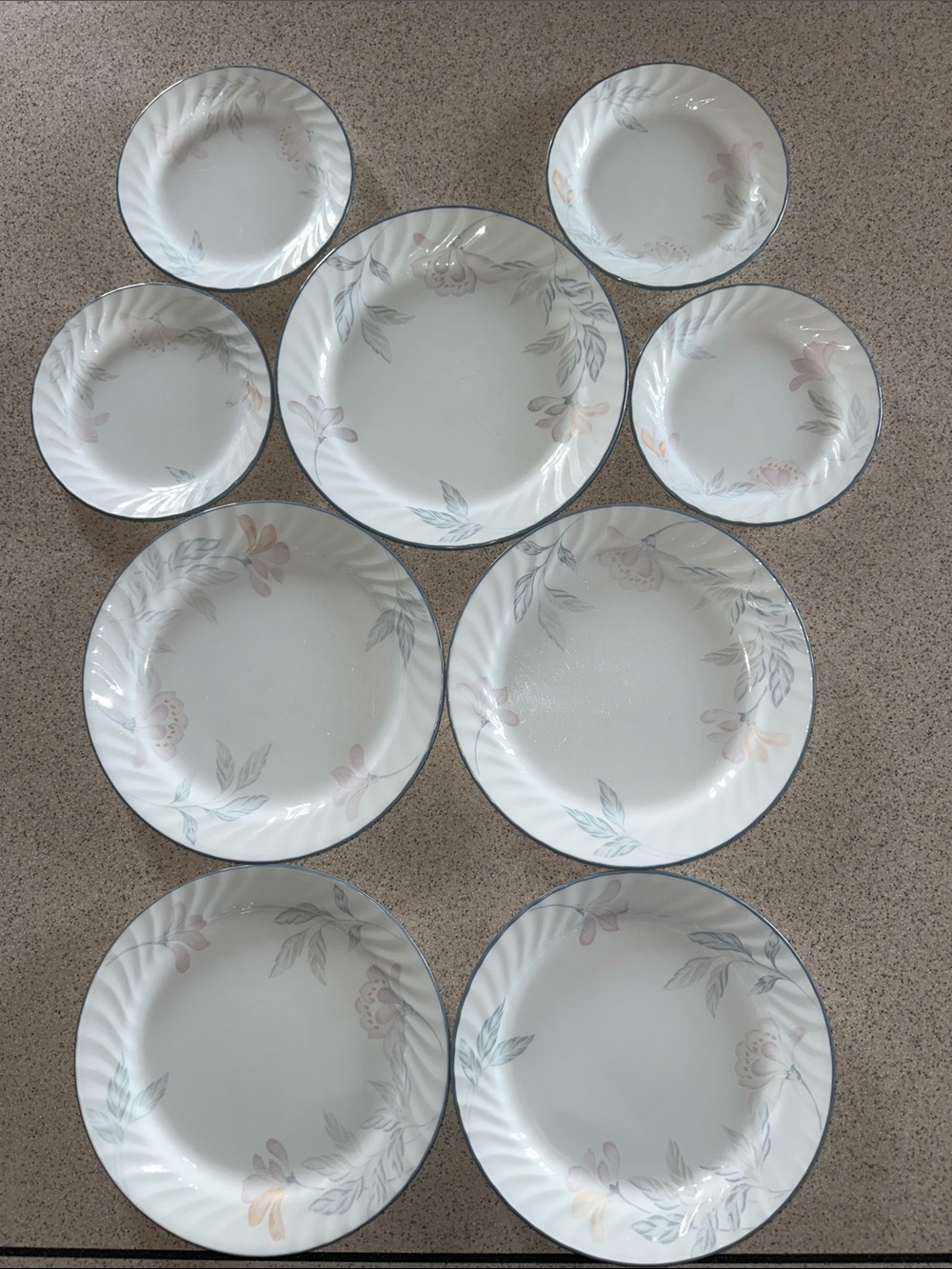 9 Corelle Pink Trio Dinner and Dessert Plates - Set of 9
